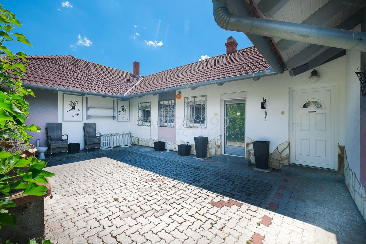 Einfamilienhaus - 4402