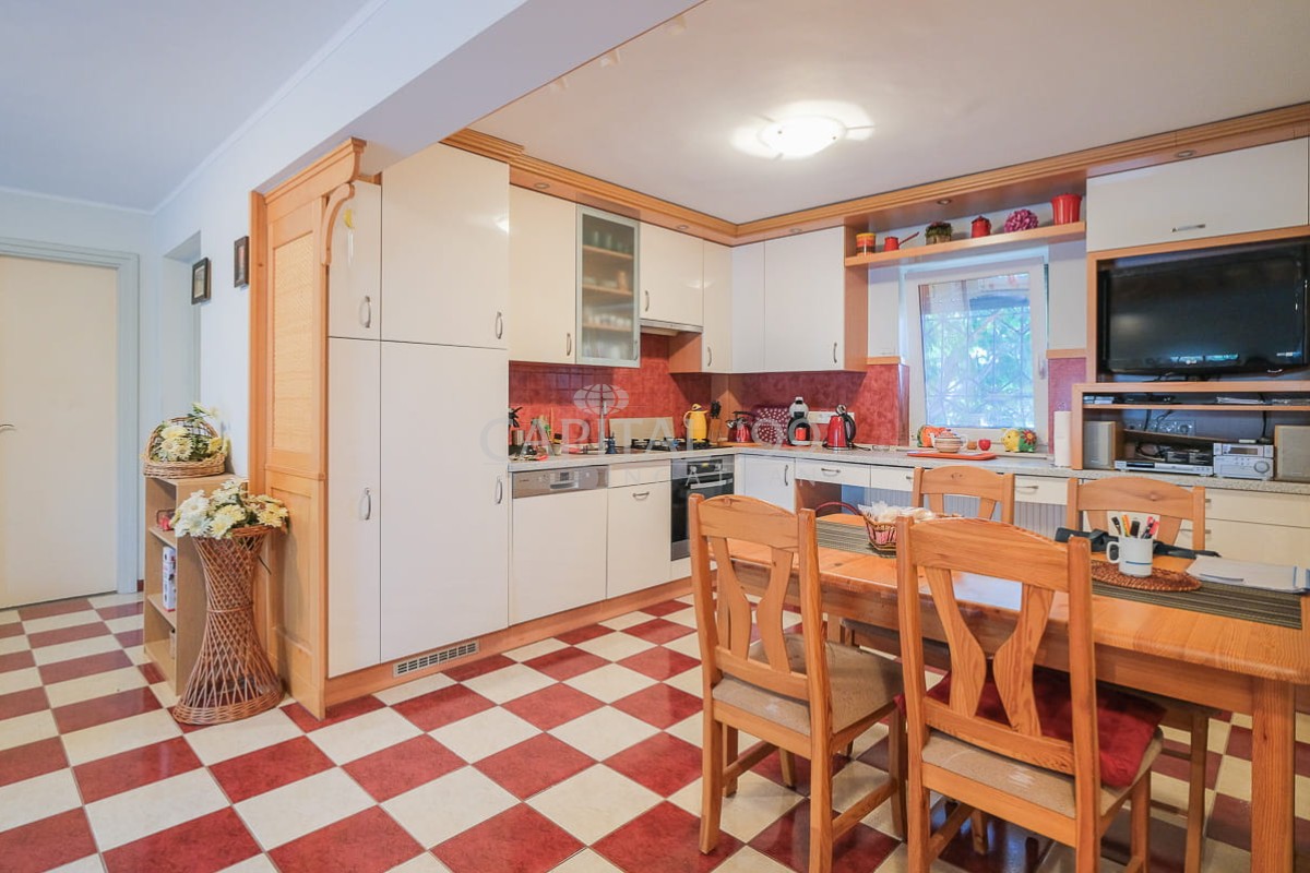 Einfamilienhaus - 4402